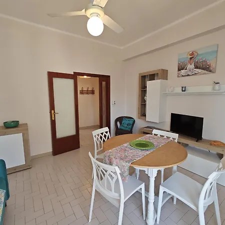 L08 - Trilocale Al Centro Del Paese Con Posto Auto Apartament