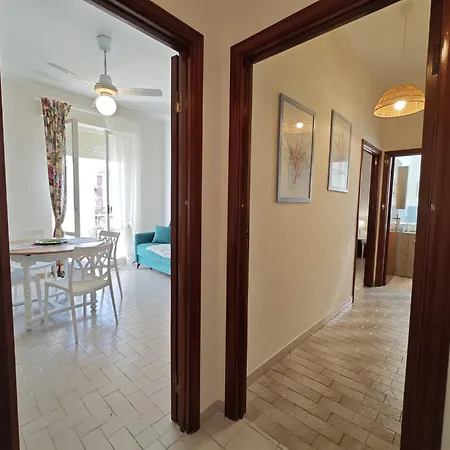 L08 - Trilocale Al Centro Del Paese Con Posto Auto Apartamento Numana